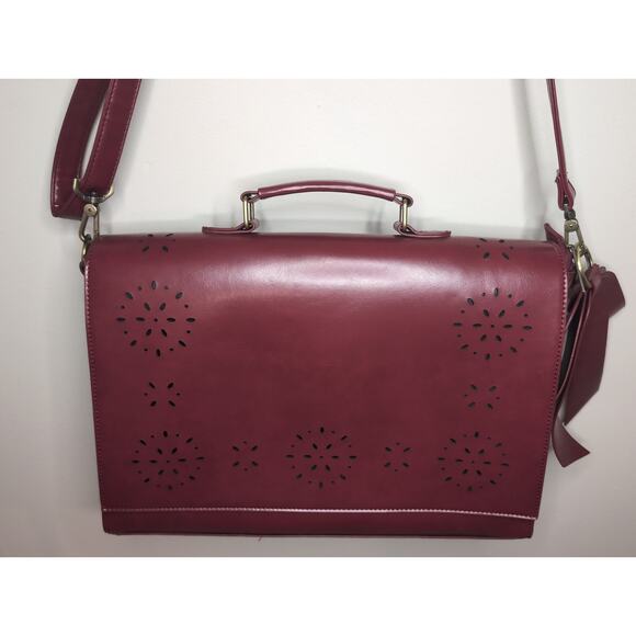 Ecosusi Handbags - Ecosusi Burgundy wine red floral eyelet and bow laptop case